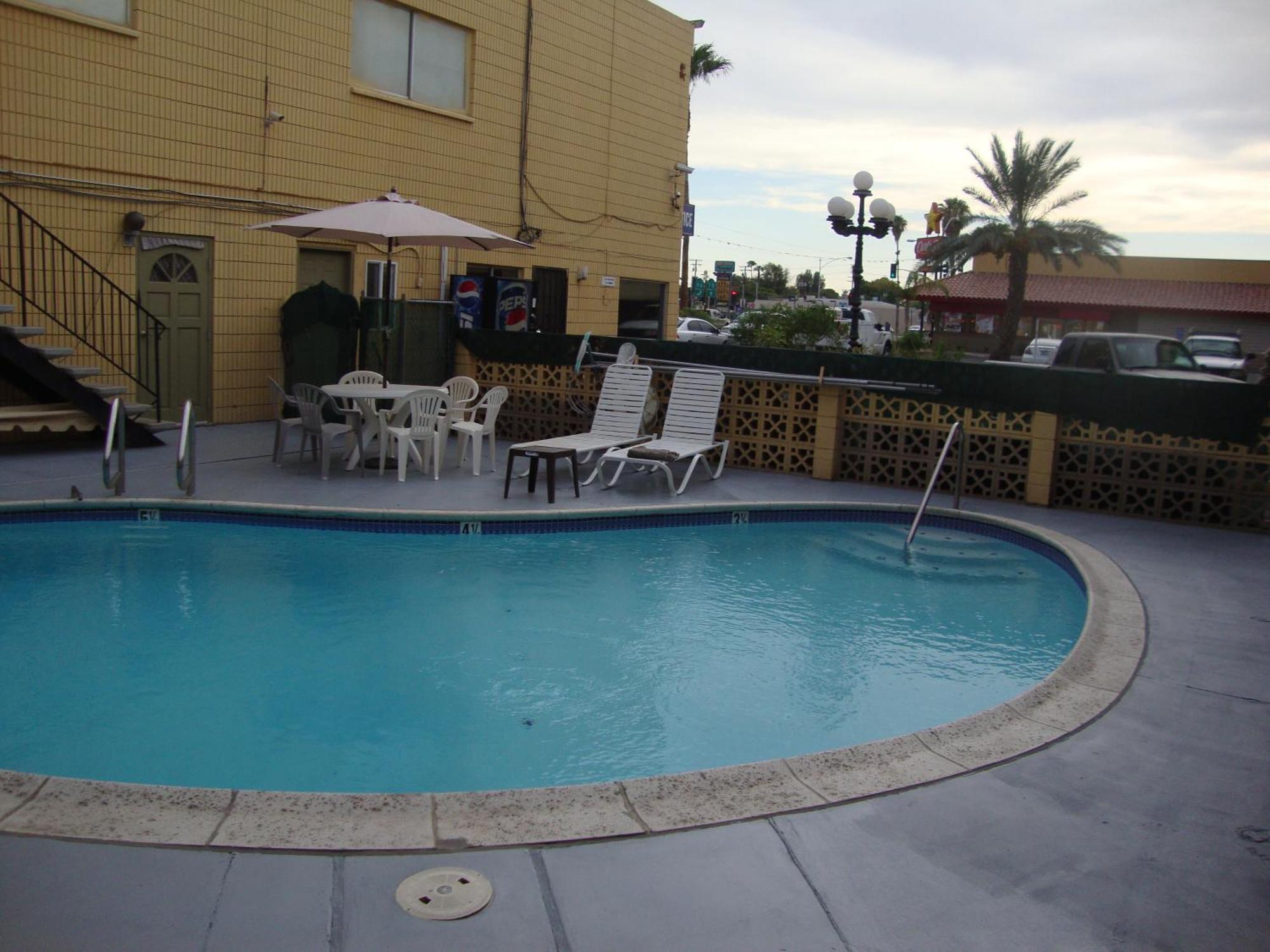 Townhouse Inn And Suites Brawley Exterior photo