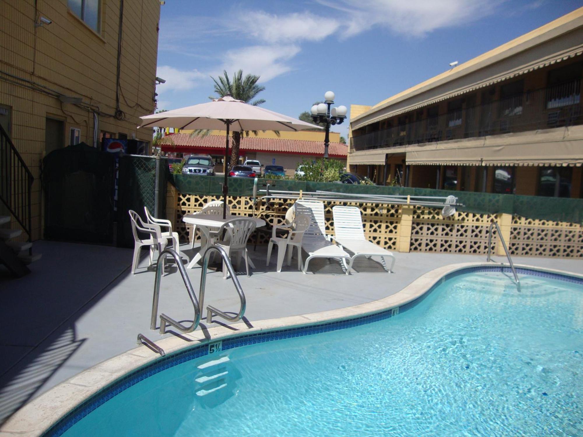 Townhouse Inn And Suites Brawley Exterior photo