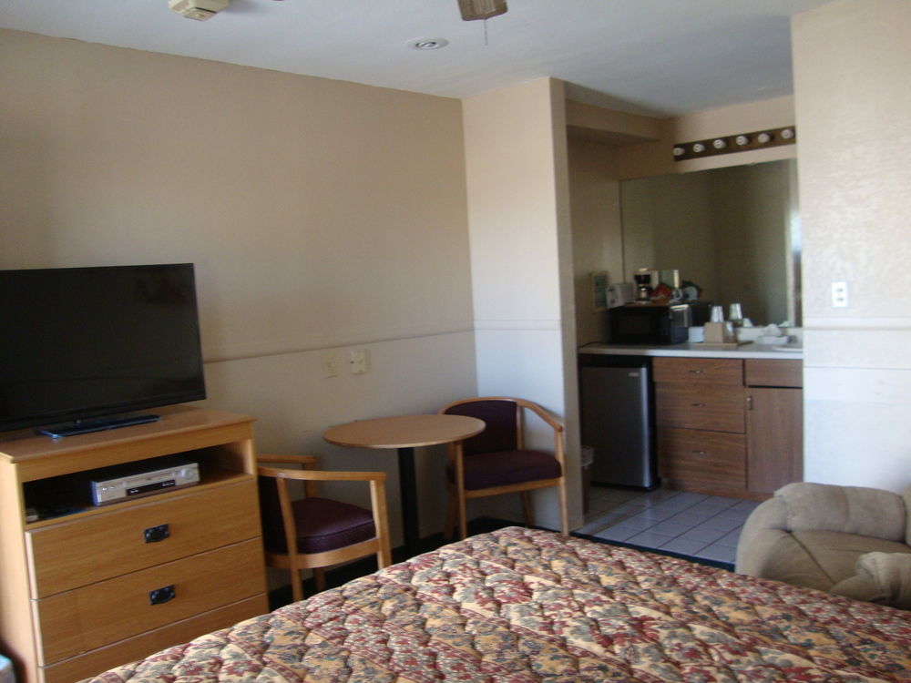 Townhouse Inn And Suites Brawley Exterior photo