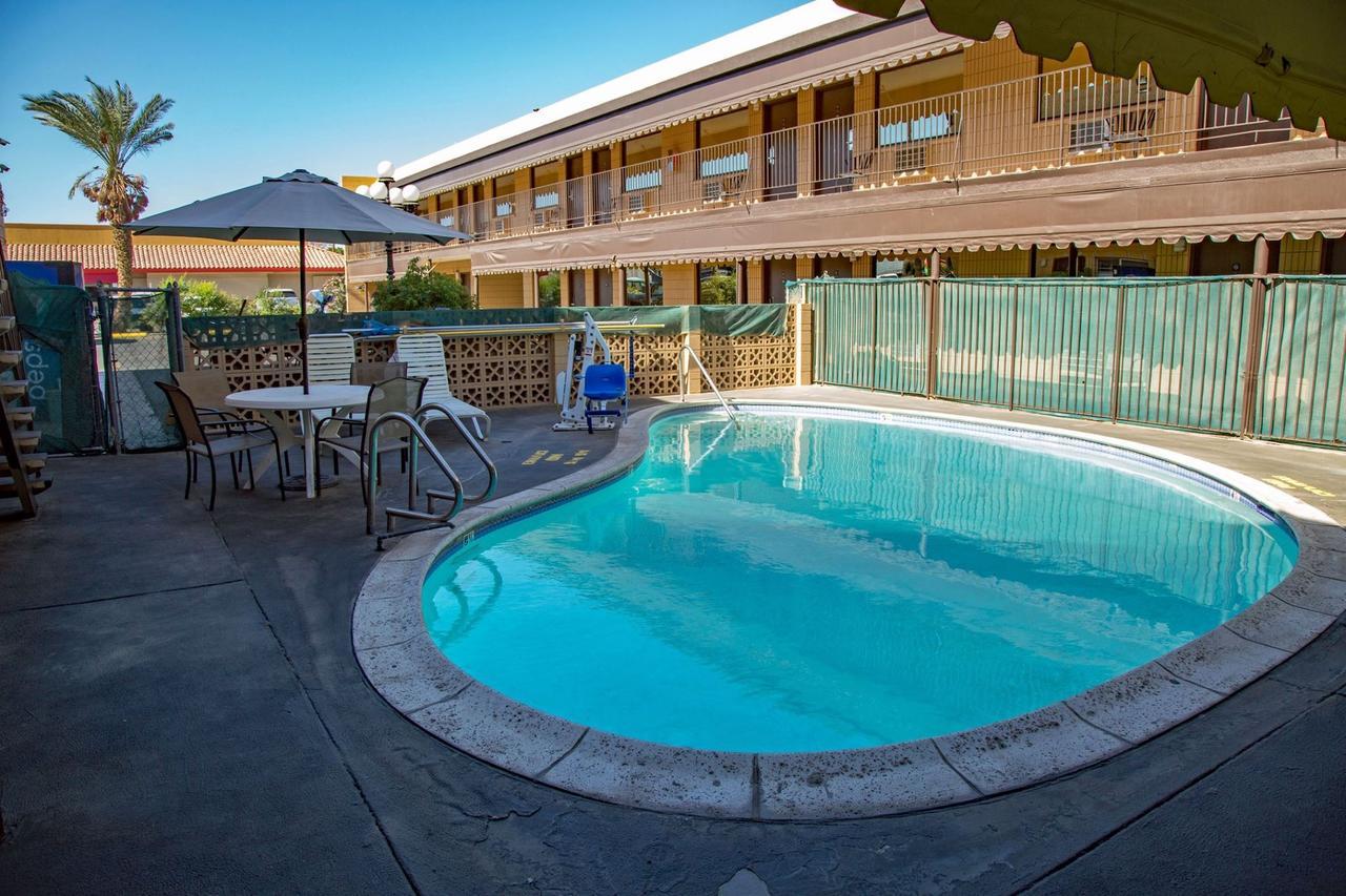 Townhouse Inn And Suites Brawley Exterior photo