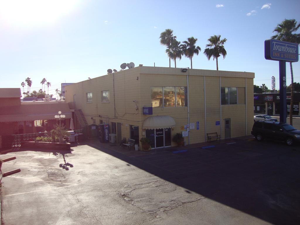 Townhouse Inn And Suites Brawley Exterior photo